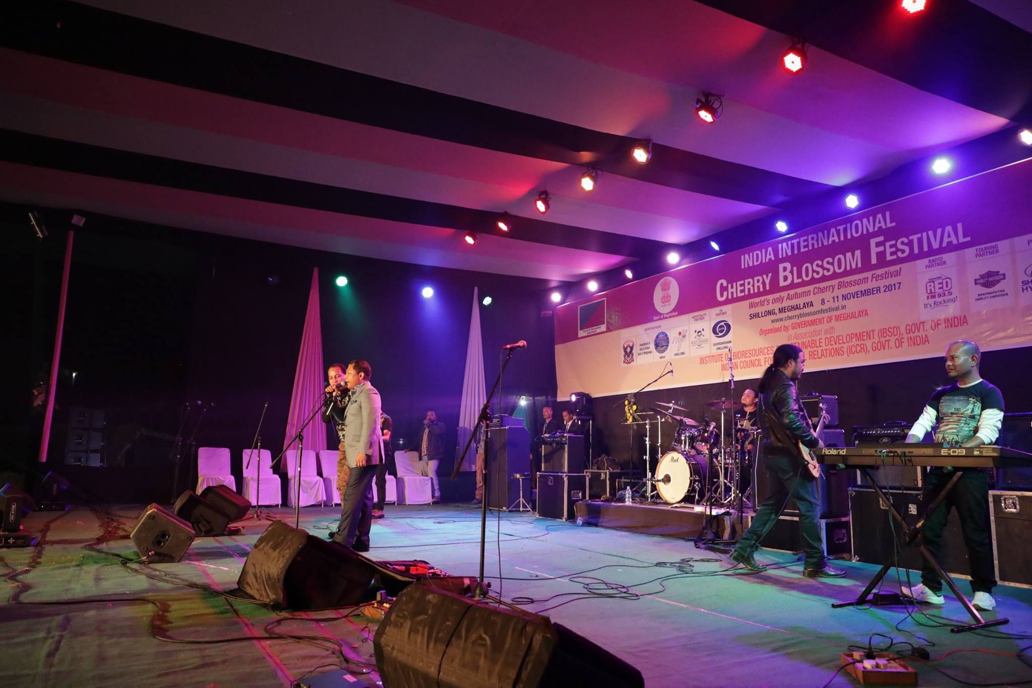 23737840_356066868153769_1444030961921937630_o